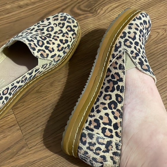 TOMS leopard print slide-on platform flats/sneakers - Picture 7 of 12